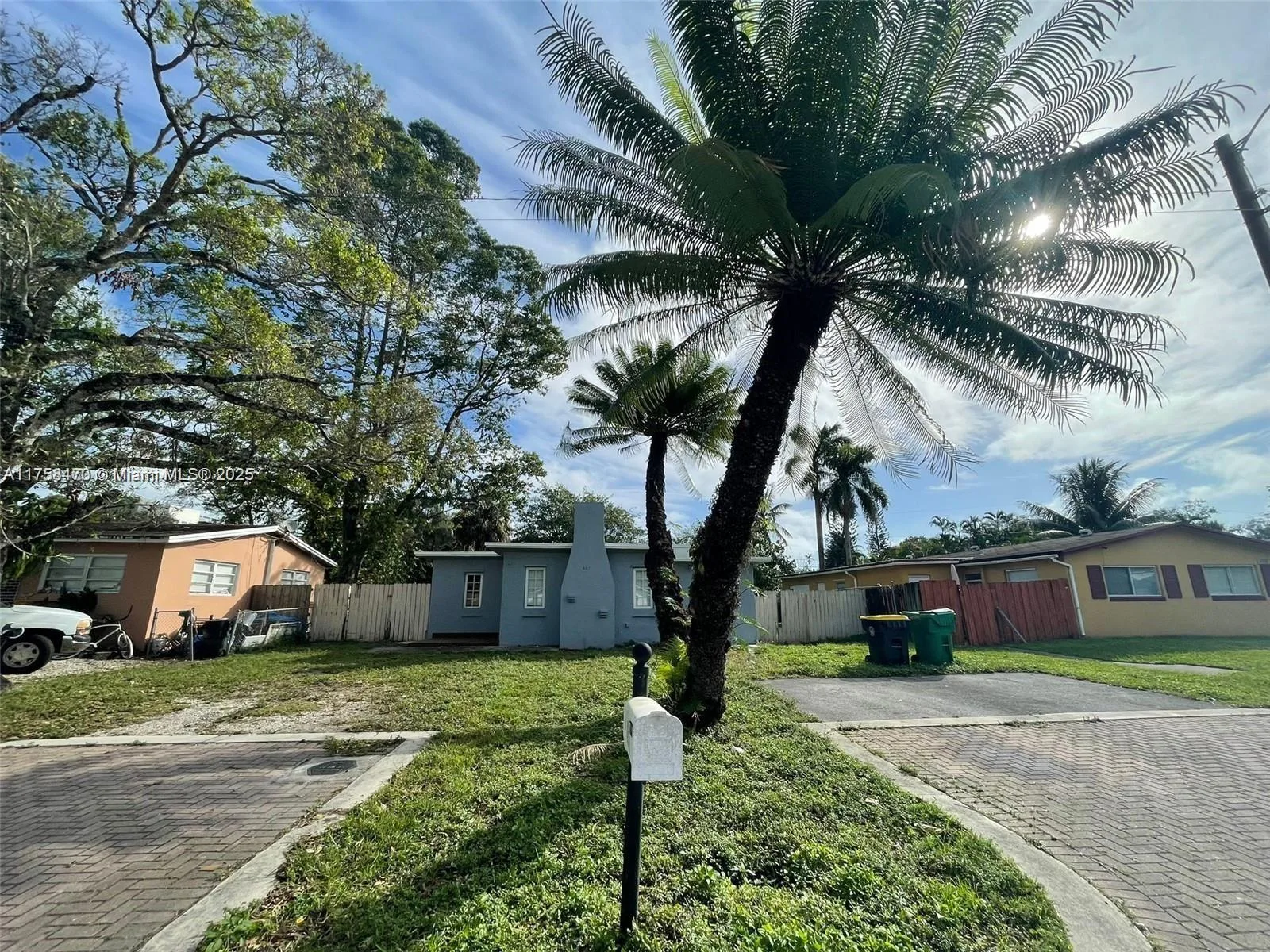 4896 SW 28th Ter, Dania Beach, FL 33312
