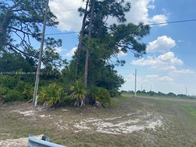 5029 SE TradeWinds Cir, La Belle, FL 33935 photo 2