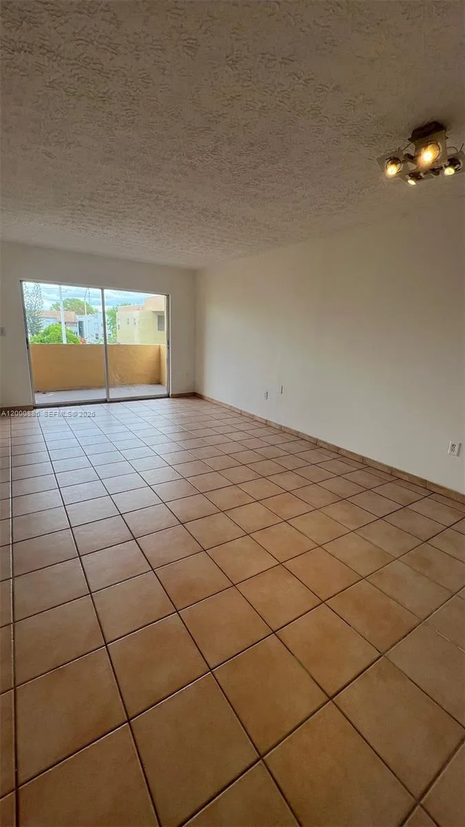 6070 W 18th Ave # 323, Hialeah, FL 33012 photo 2