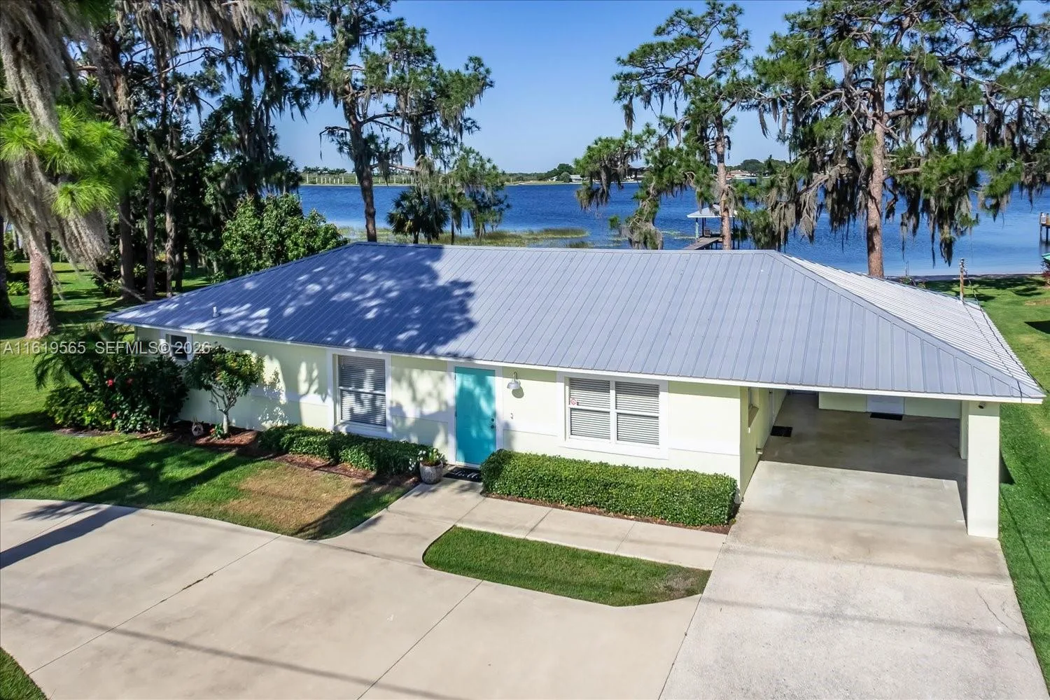 924 Lake Dr E, Lake Placid, FL 33852 photo 3