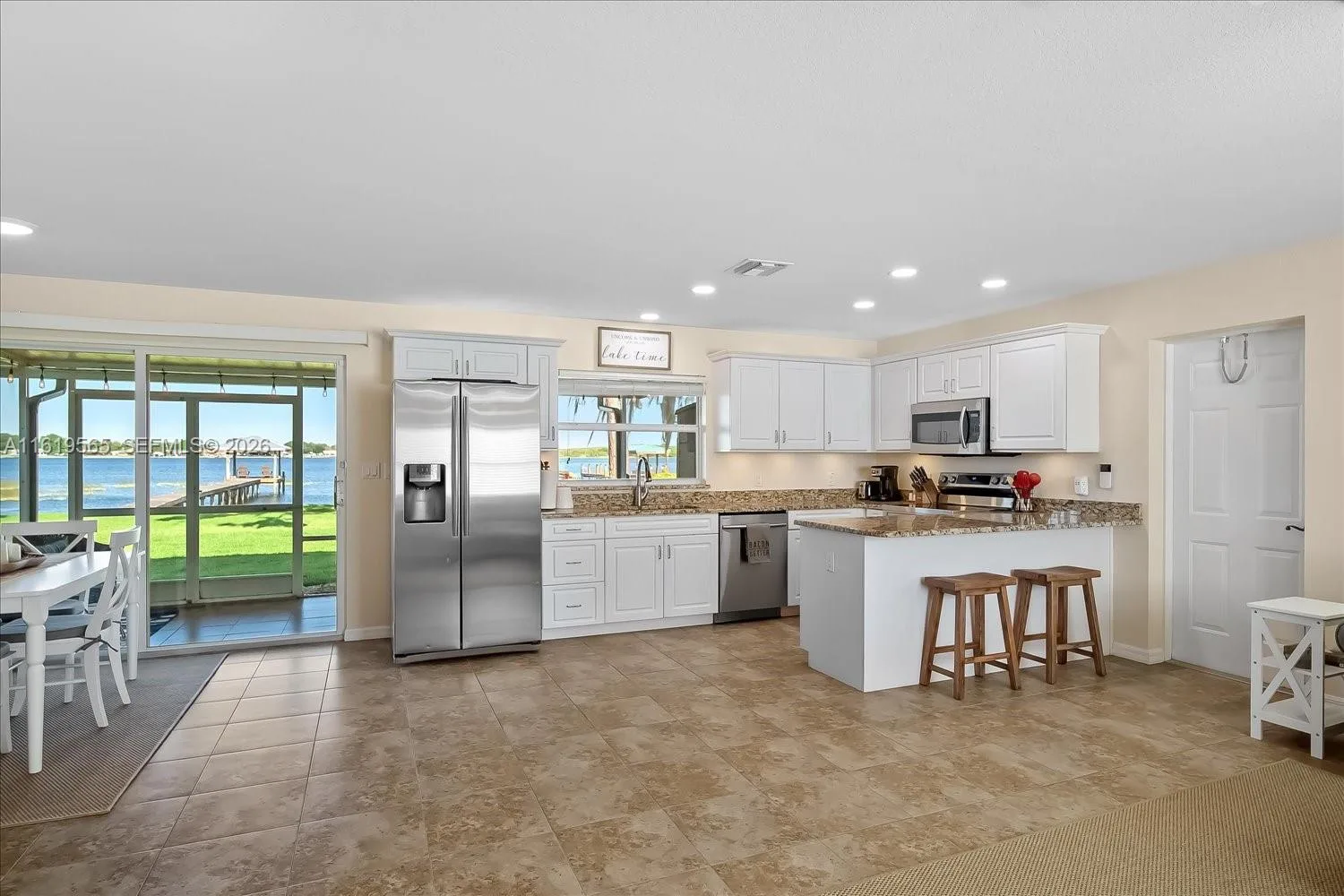 924 Lake Dr E, Lake Placid, FL 33852 photo 7