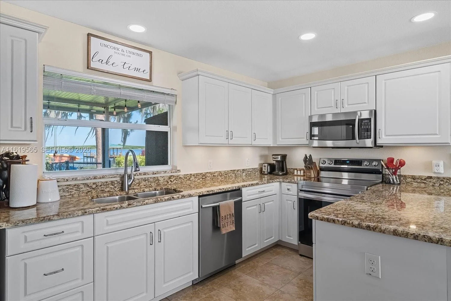 924 Lake Dr E, Lake Placid, FL 33852 photo 8