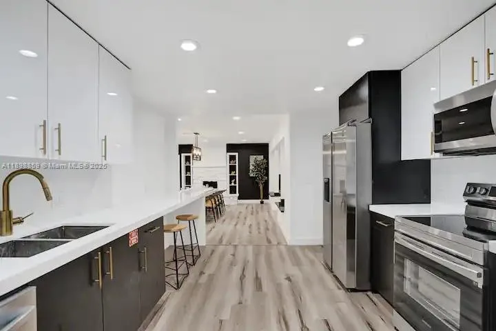 2100 SW 28th Way, Fort Lauderdale, FL 33312 photo 2