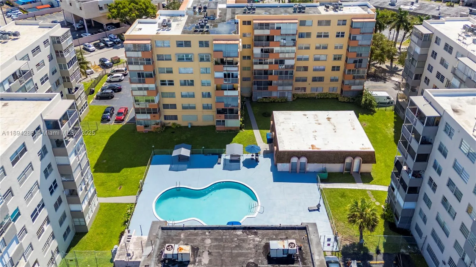 16400 NE 17th Ave # 601, North Miami Beach, FL 33162 photo 3