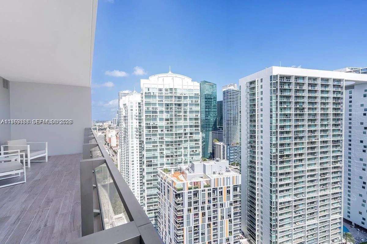 68 SE 6th St # 2807, Miami, FL 33131