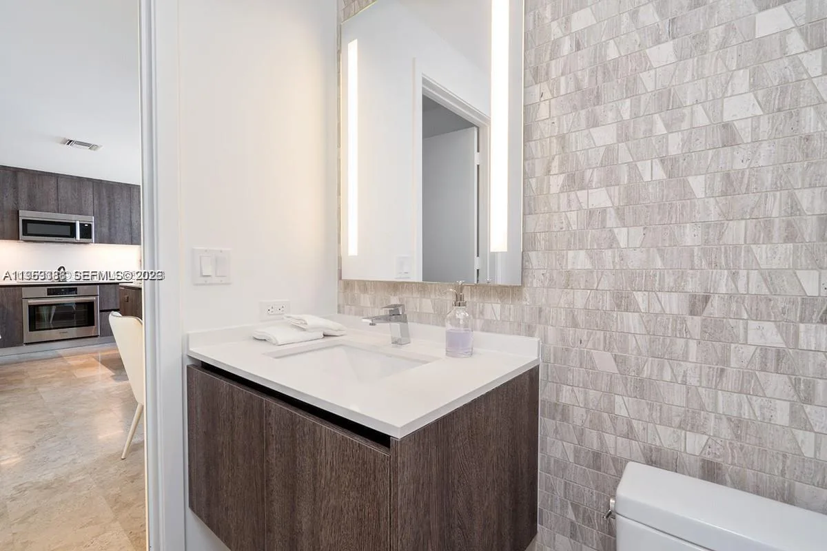 68 SE 6th St # 2807, Miami, FL 33131 photo 10