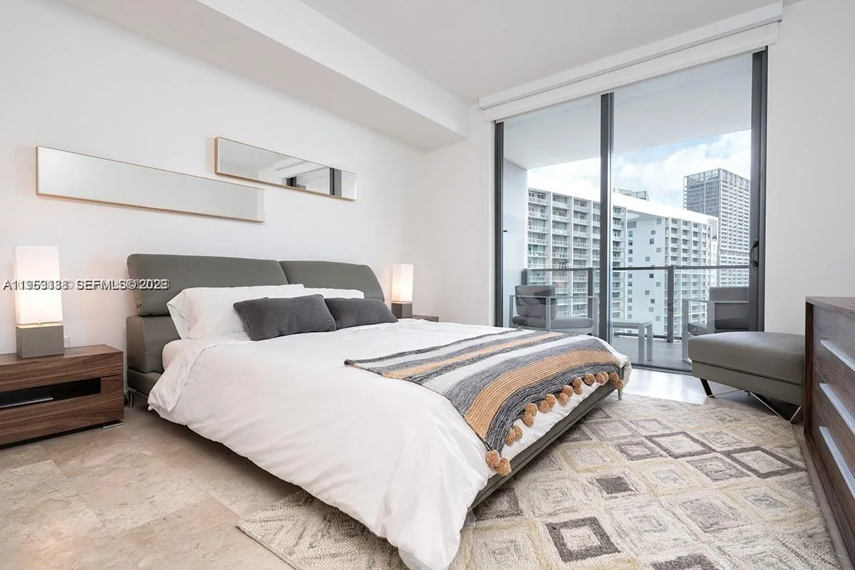 68 SE 6th St # 2807, Miami, FL 33131 photo 8