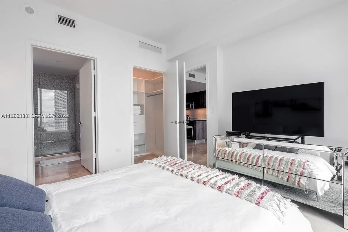 68 SE 6th St # 2807, Miami, FL 33131 photo 9