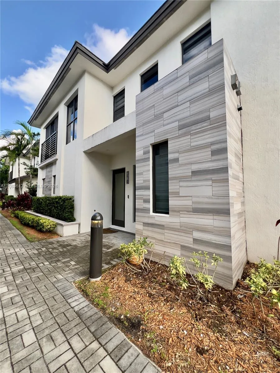 8281 NW 48th St # 0, Doral, FL 33166