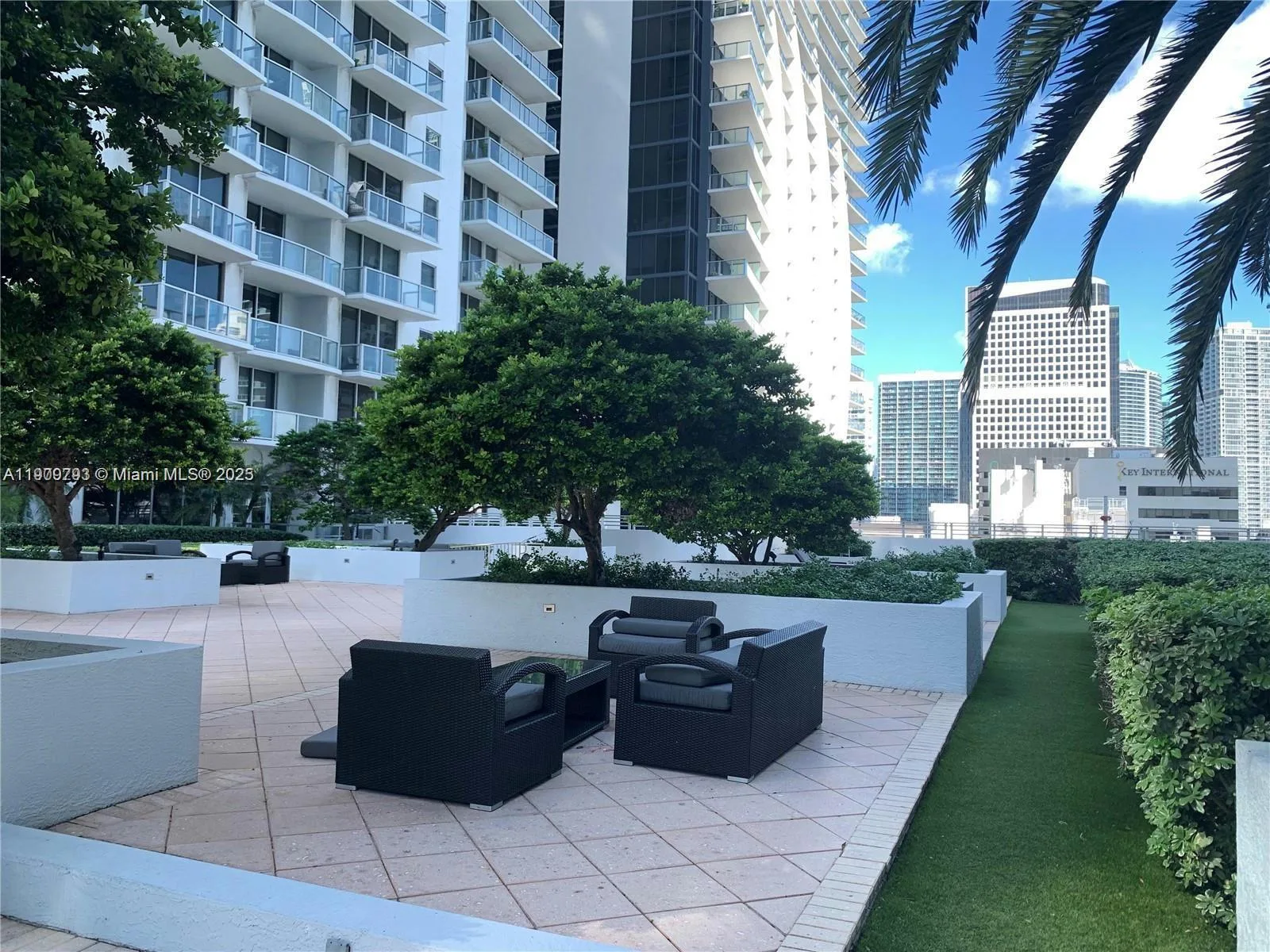 1060 Brickell Ave # 1701, Miami, FL 33131 photo 2