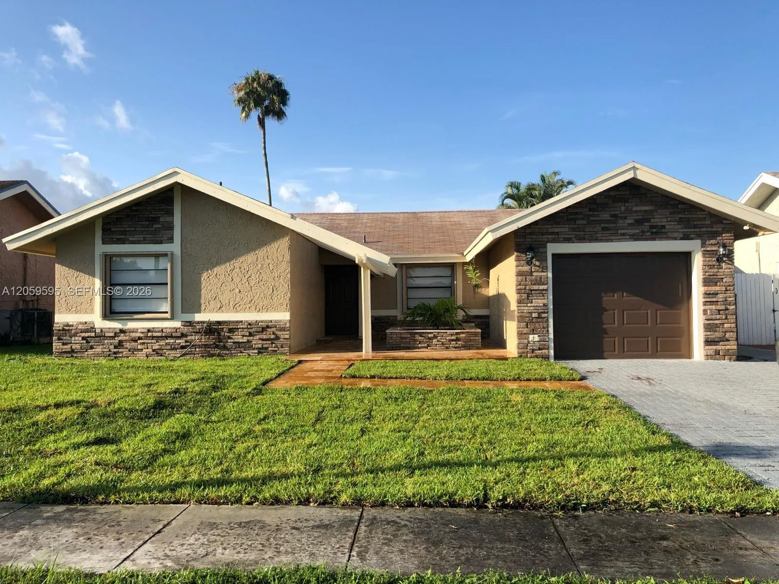 8204 SW 12th St, North Lauderdale, FL 33068