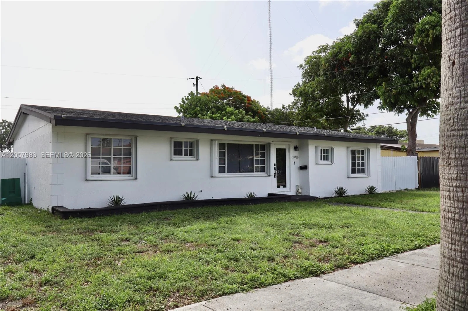 19730 NW 3rd Ct, Miami Gardens, FL 33169 photo 2