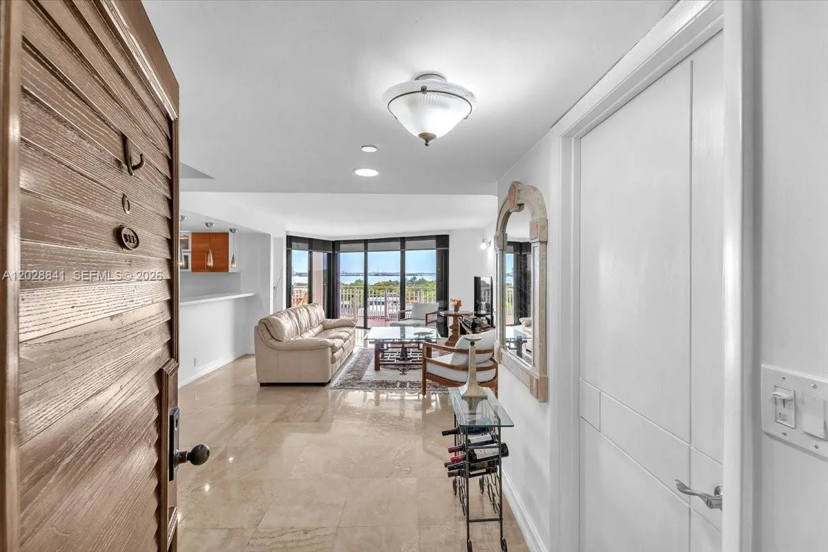 2000 Towerside Ter # 908, Miami, FL 33138
