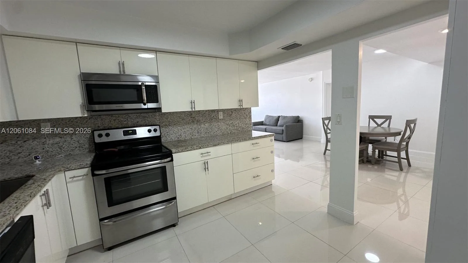 250 174th St # 1808, Sunny Isles Beach, FL 33160 photo 4