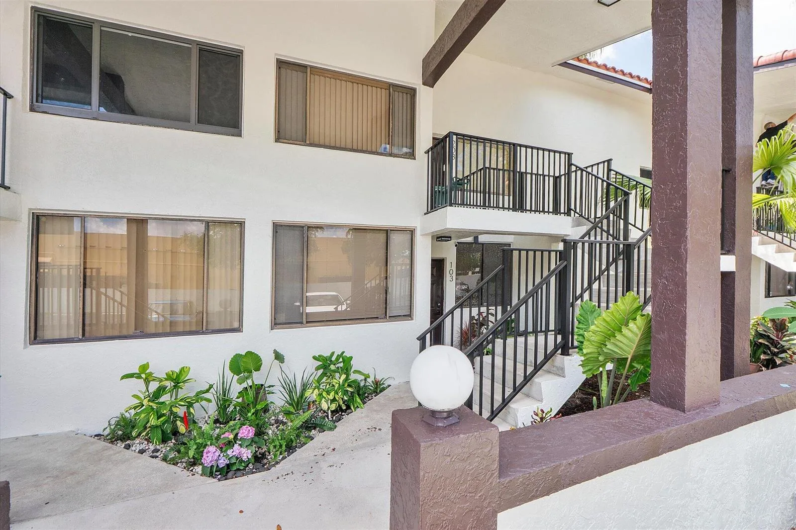 3100 NW 46th Street # 203, Oakland Park, FL 33309
