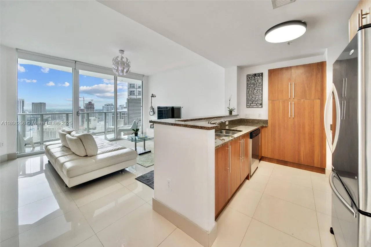 300 S Biscayne Blvd # T-3605, Miami, FL 33131