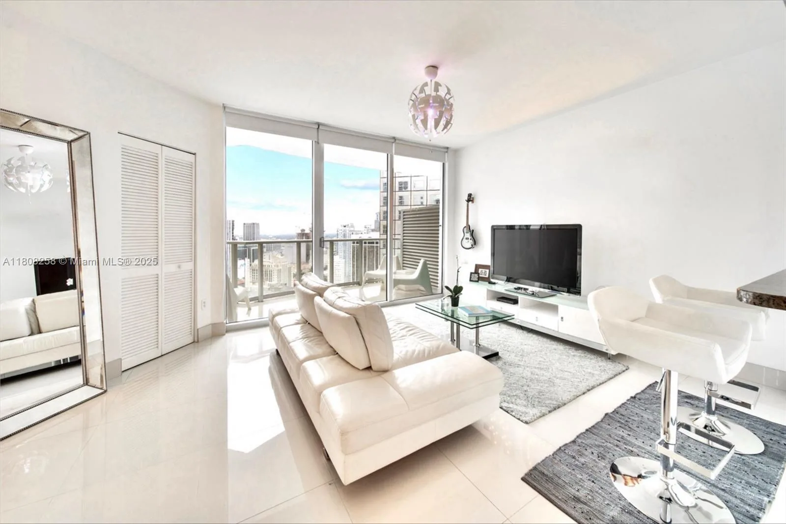 300 S Biscayne Blvd # T-3605, Miami, FL 33131 photo 2
