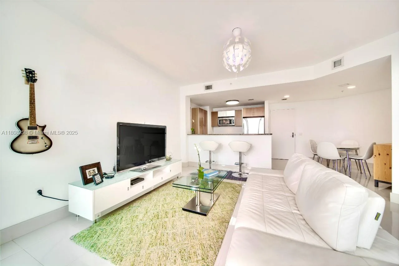 300 S Biscayne Blvd # T-3605, Miami, FL 33131 photo 3