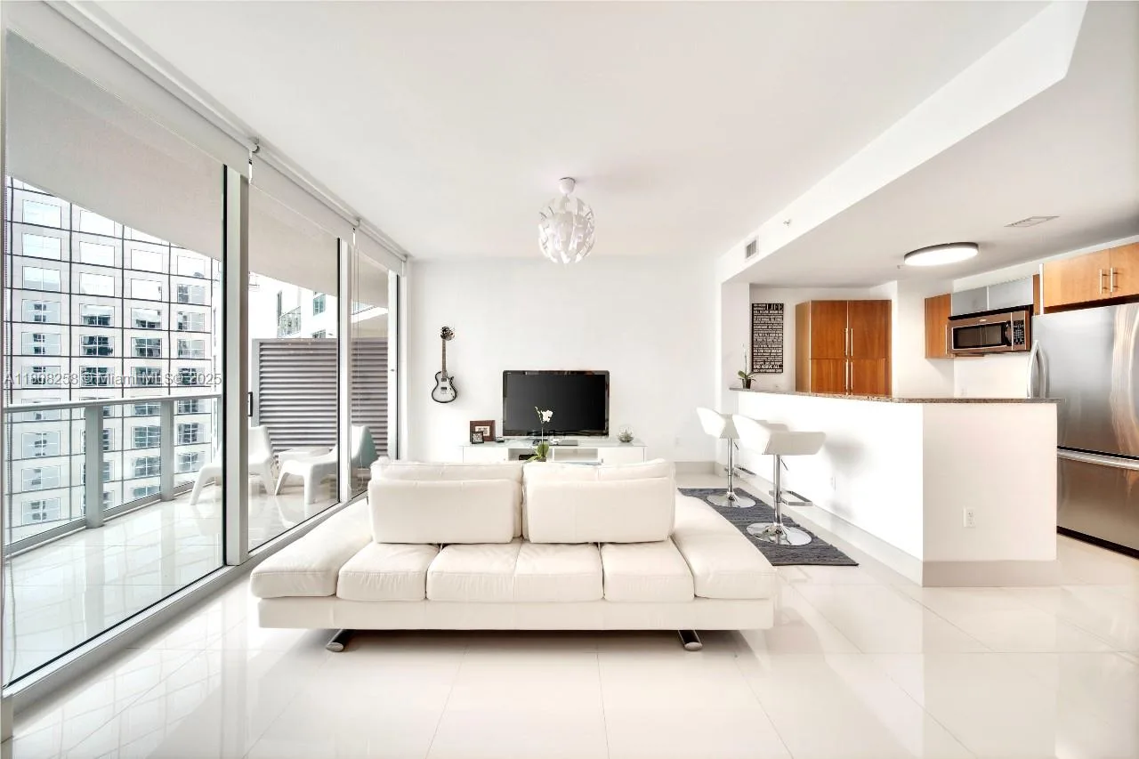 300 S Biscayne Blvd # T-3605, Miami, FL 33131 photo 4