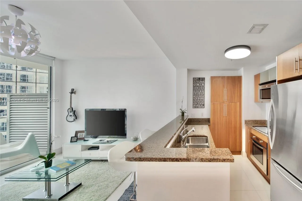 300 S Biscayne Blvd # T-3605, Miami, FL 33131 photo 6