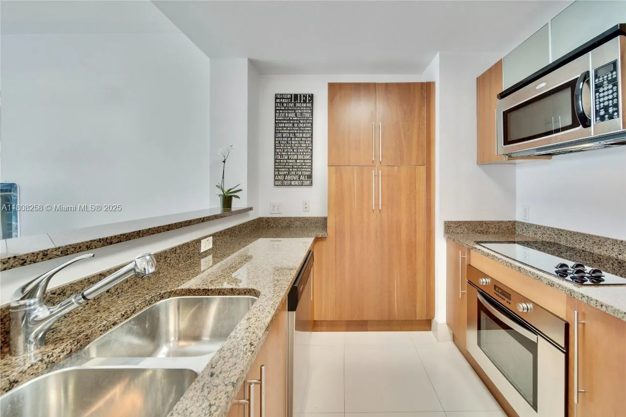 300 S Biscayne Blvd # T-3605, Miami, FL 33131 photo 7