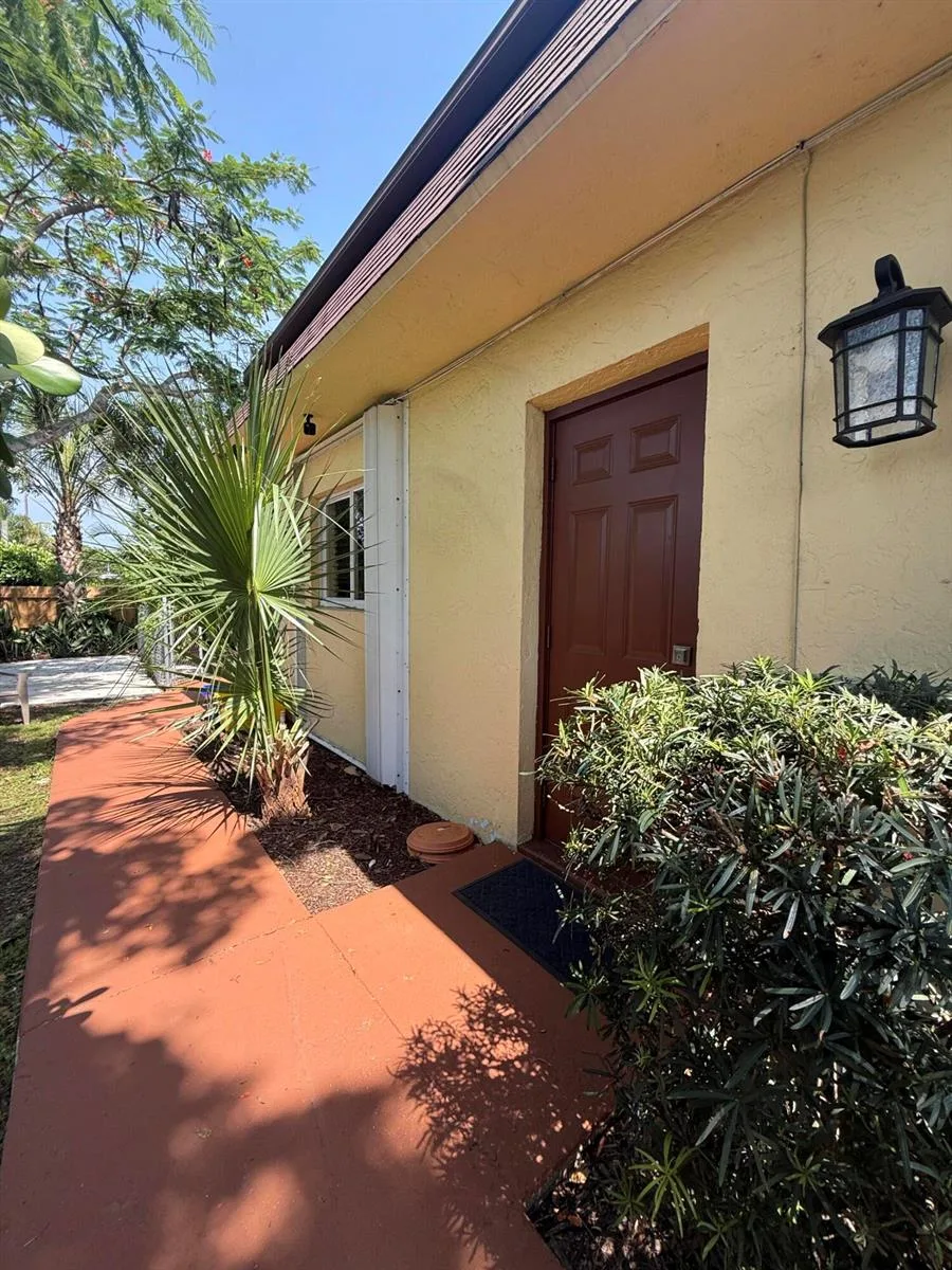 803 NE 2nd Avenue # Studio, Delray Beach, FL 33444