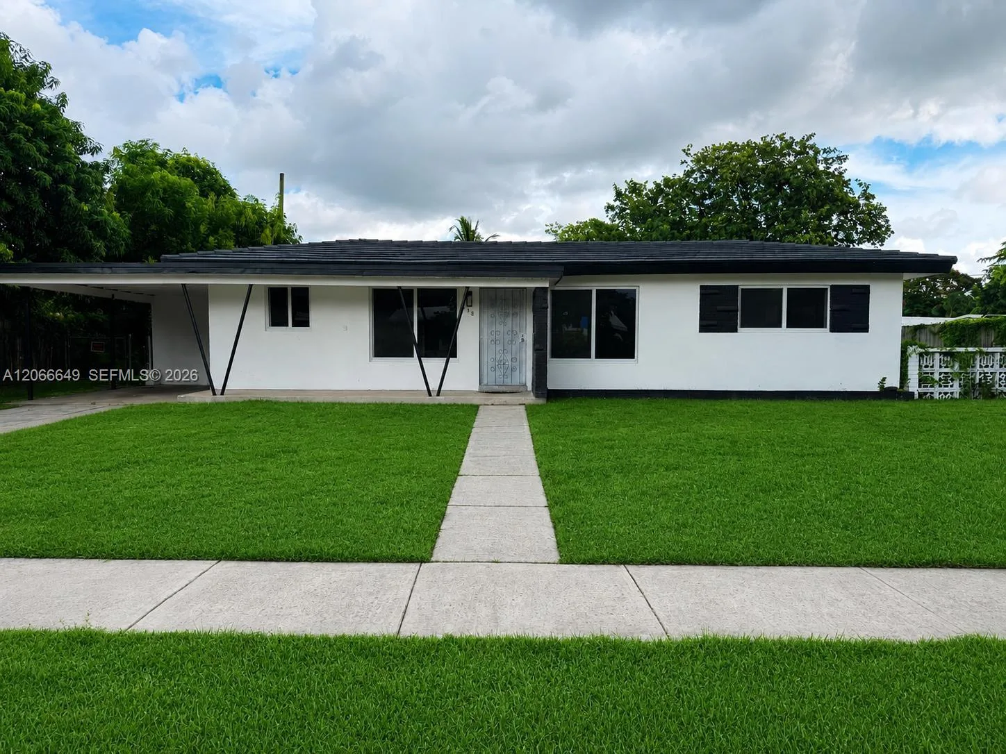 838 Fairway Dr, Plantation, FL 33317