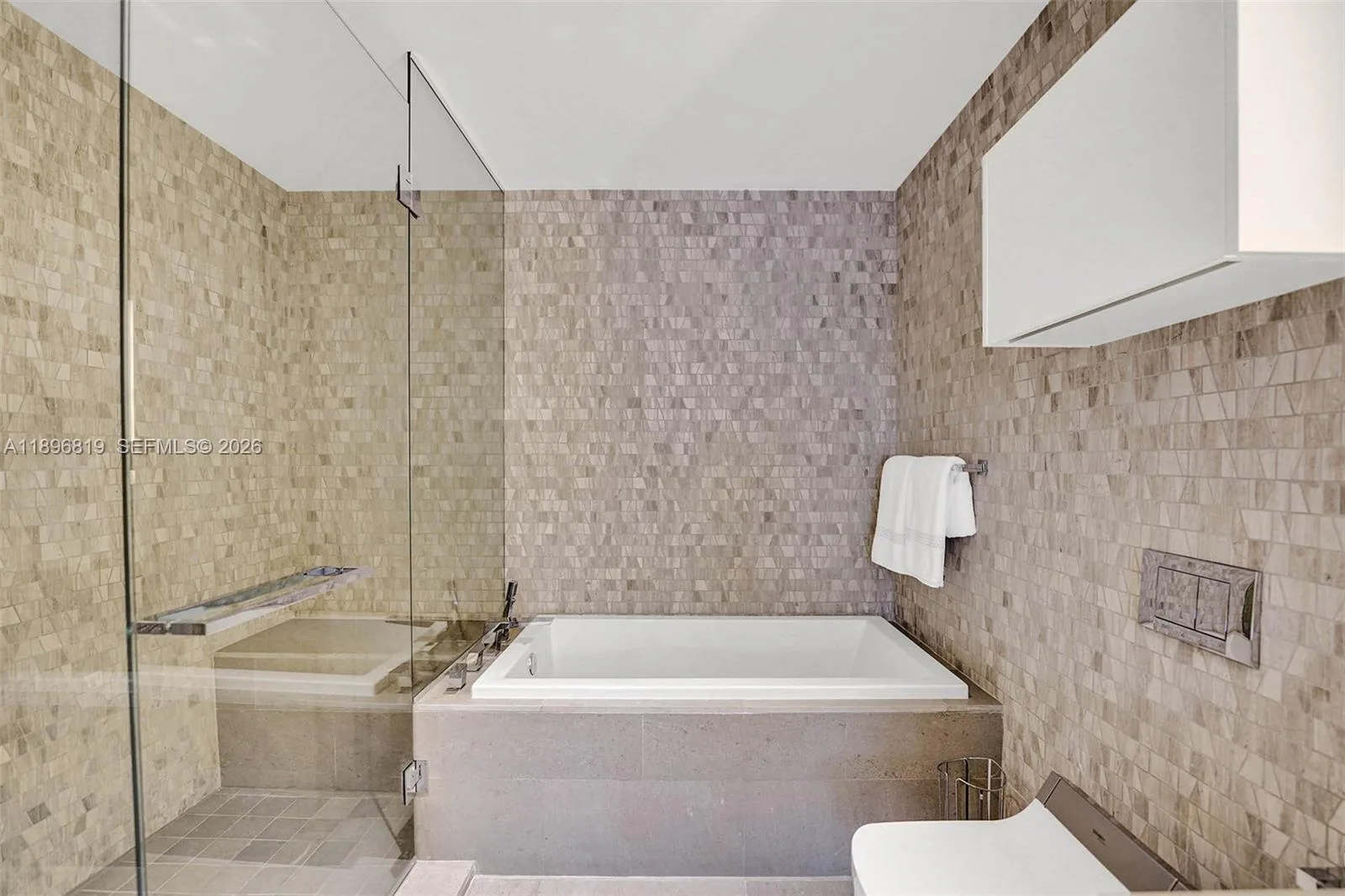 88 SW 7th St # 1408, Miami, FL 33130 photo 11