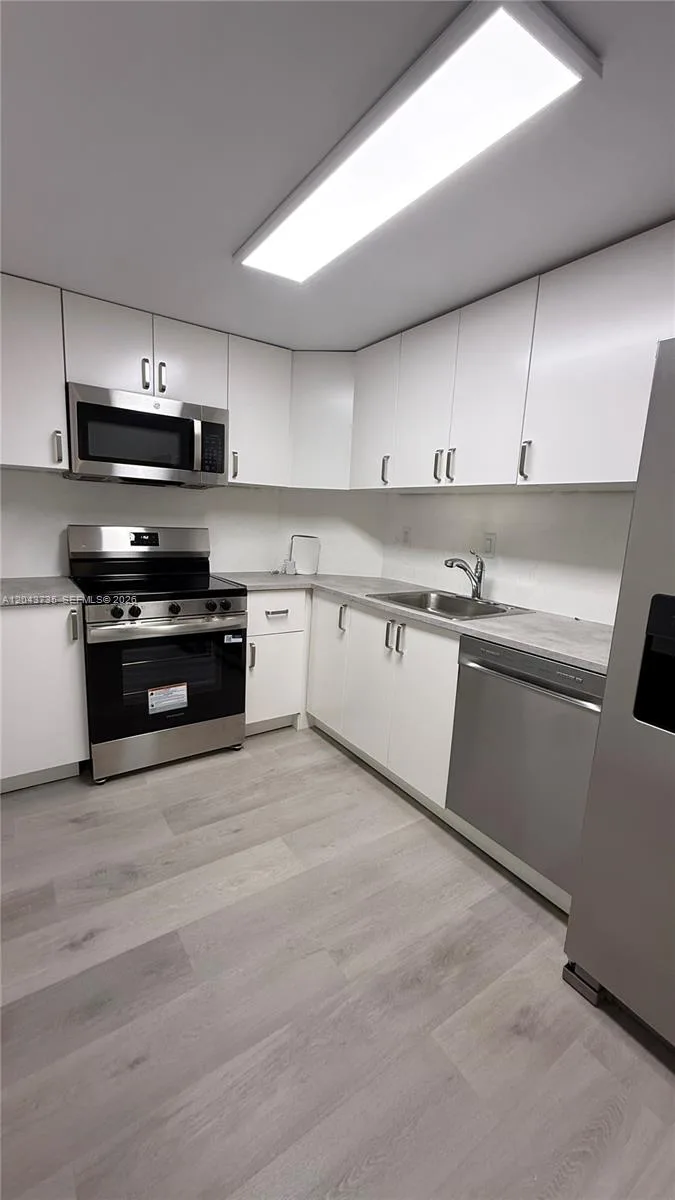 300 Bayview Dr # 211, Sunny Isles Beach, FL 33160 photo 4