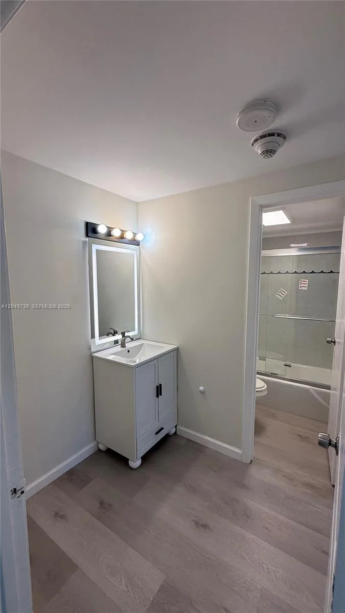 300 Bayview Dr # 211, Sunny Isles Beach, FL 33160 photo 5