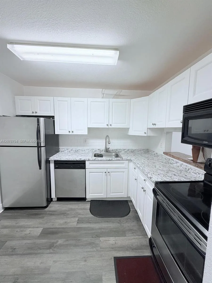 5201 Geneva Way # 311, Doral, FL 33166