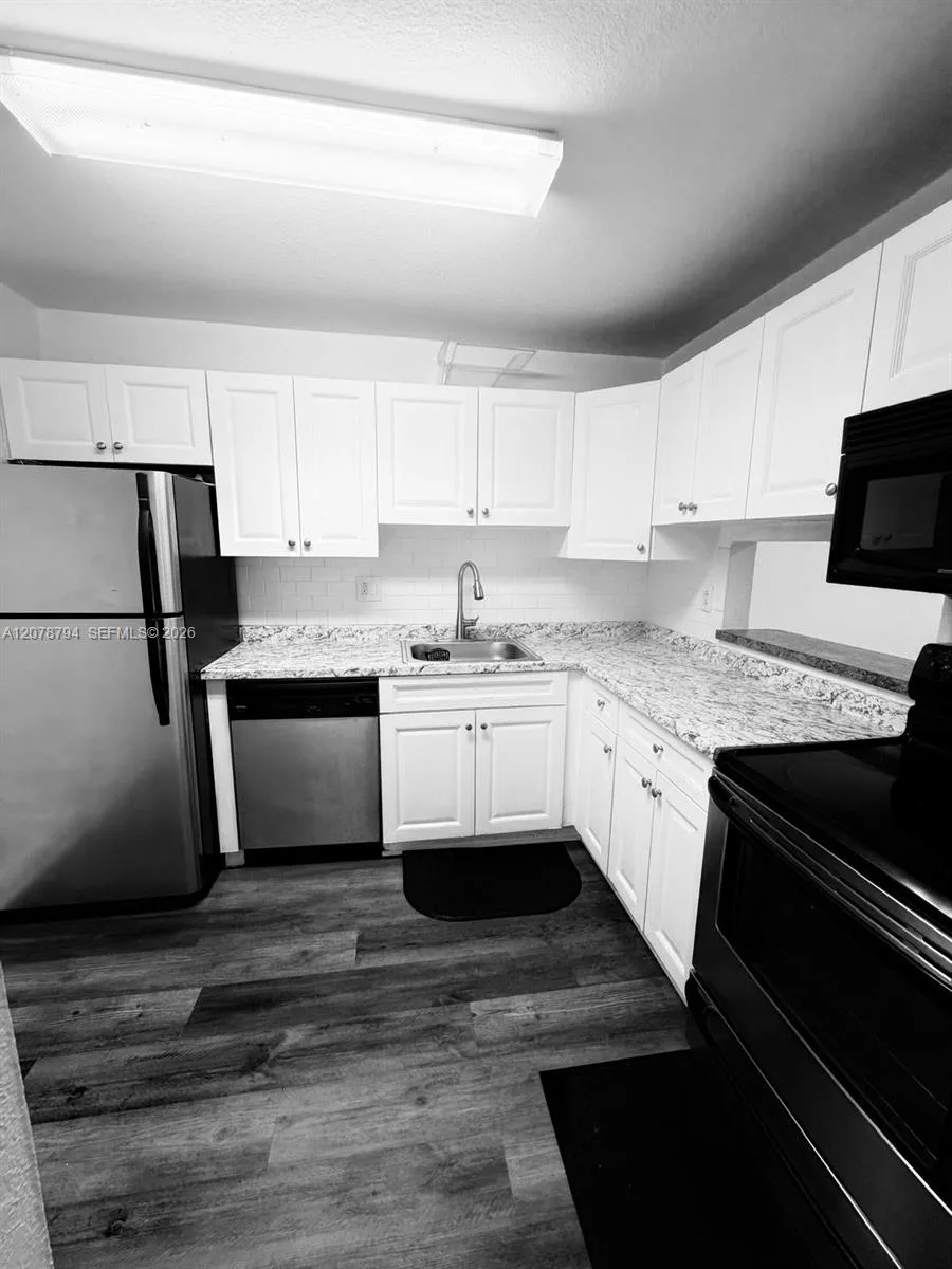 5201 Geneva Way # 311, Doral, FL 33166 photo 2