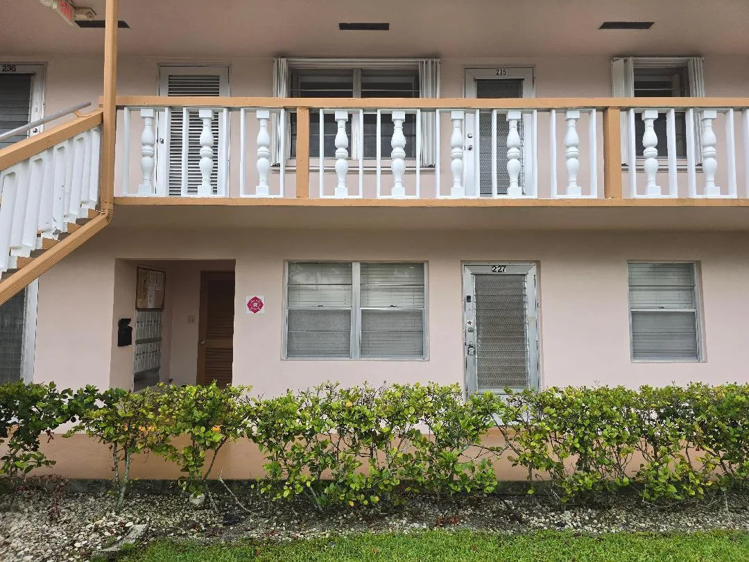 227 Kent N, West Palm Beach, FL 33417