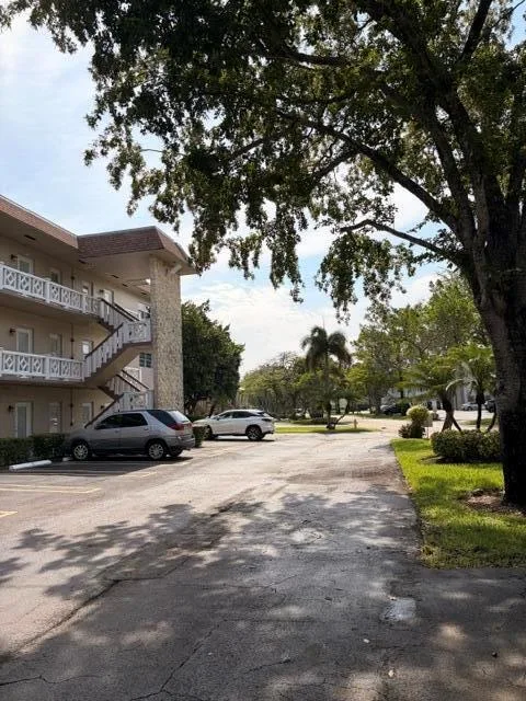 5103 NW 35th Street # 401, Lauderdale Lakes, FL 33319