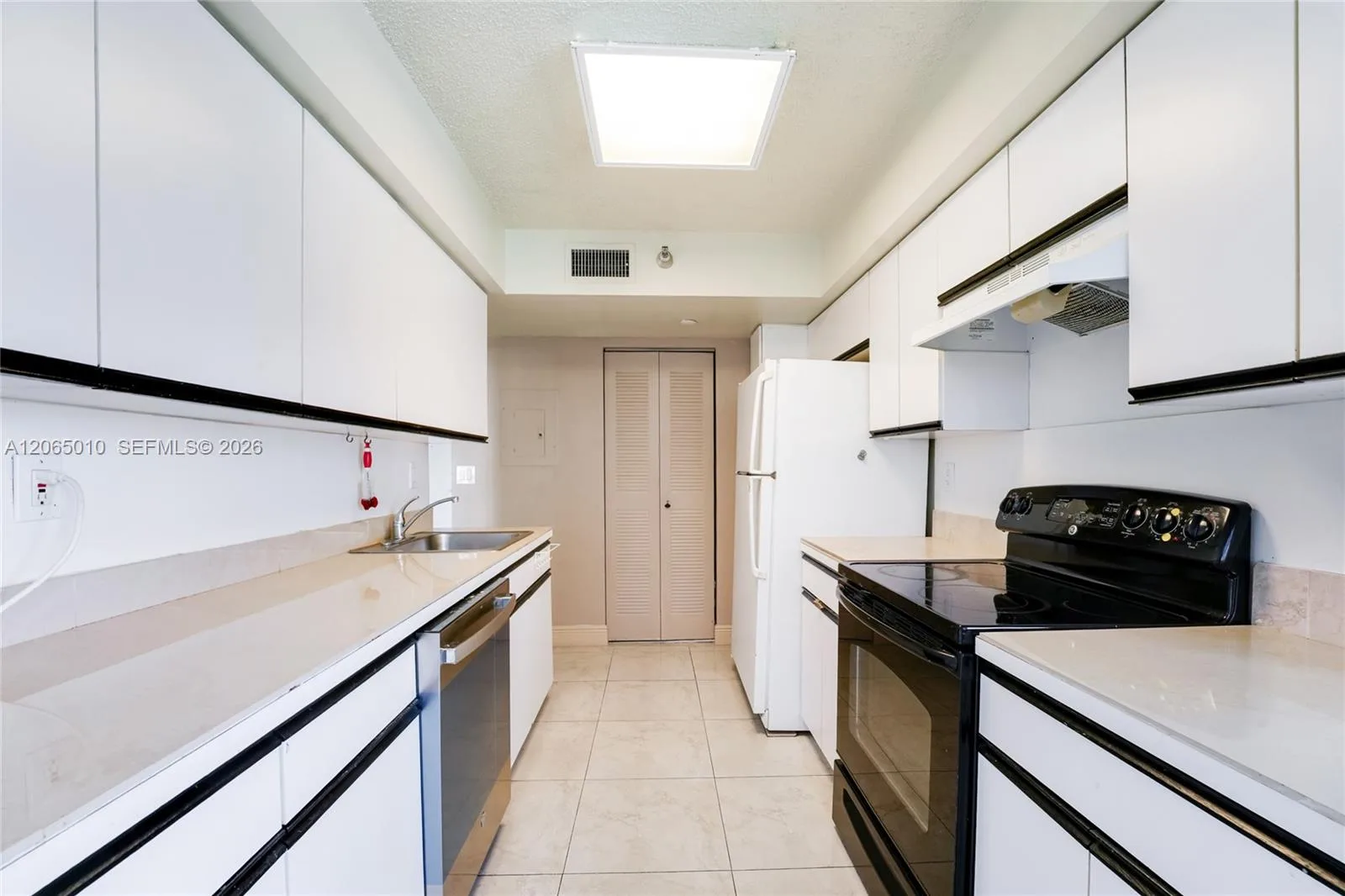 19101 NE 36th Ct # 705, Aventura, FL 33180 photo 13