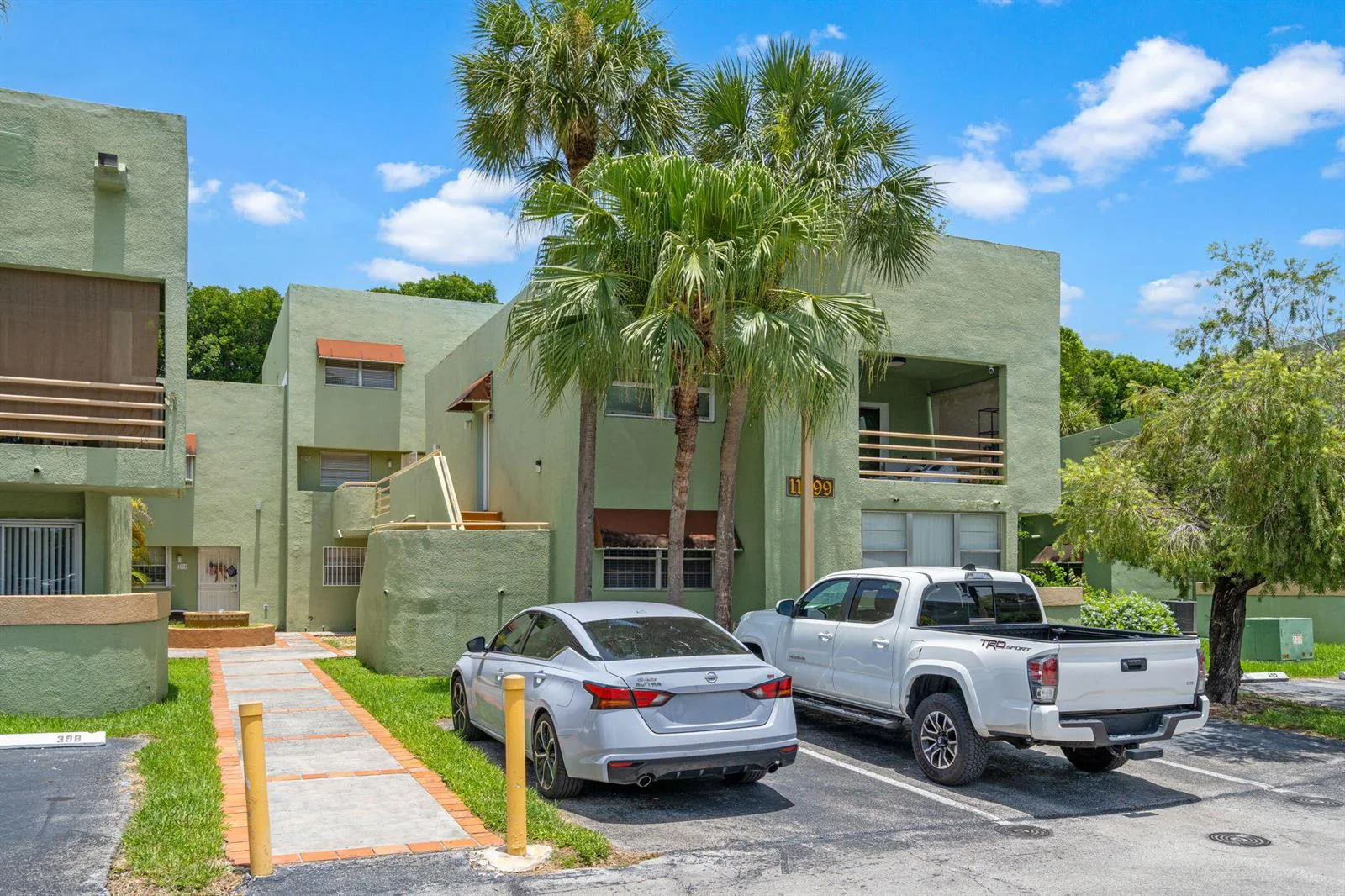11099 NW 7th Street, Miami, FL 33172