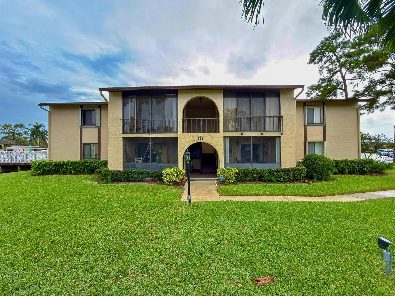 232 Pine High Occupancy Vehicle Circle # C2, FL 33463 photo 2