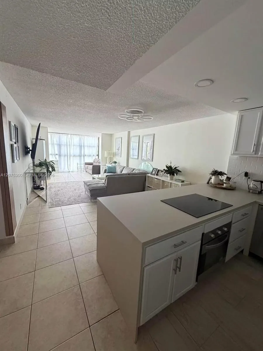 200 Leslie Dr # 427, Hallandale Beach, FL 33009