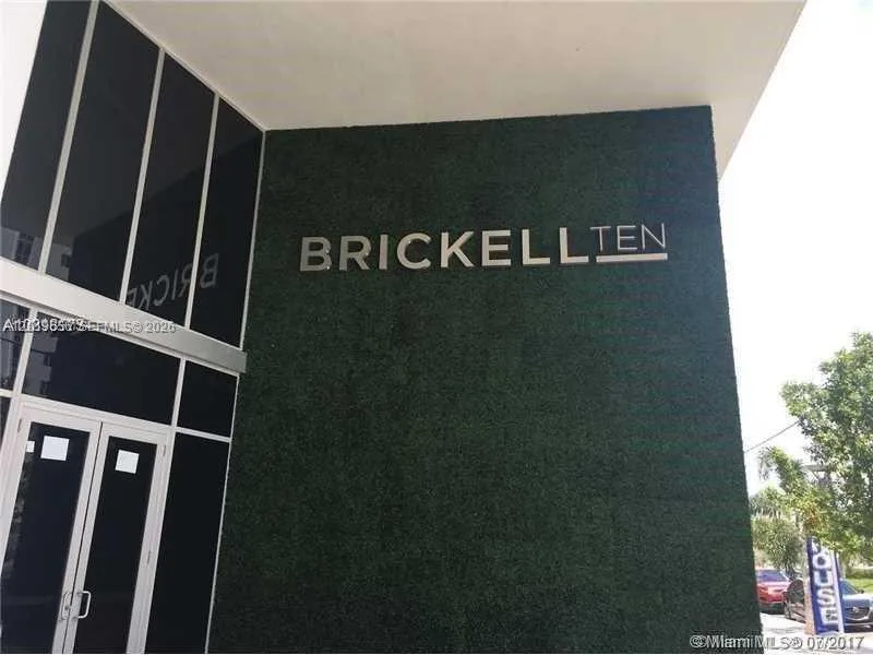 1010 SW 2nd Ave # 1105, Miami, FL 33130 photo 2