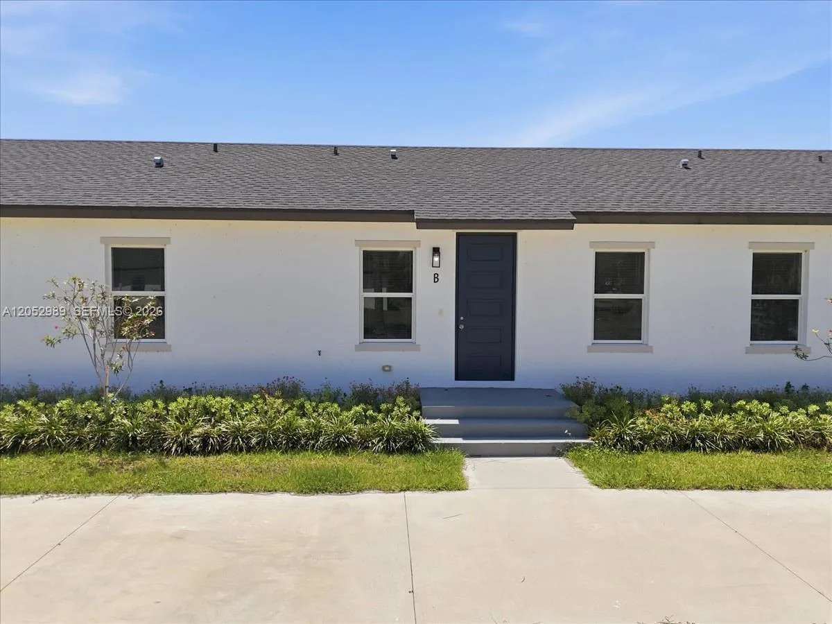 195 Rotonda Blvd W # B, Port Charlotte, FL 33947