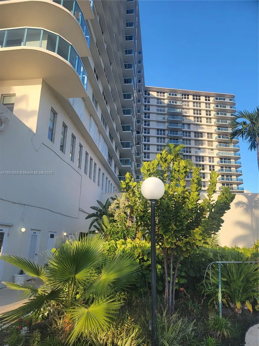 3800 S Ocean Dr # 309, Hollywood, FL 33019