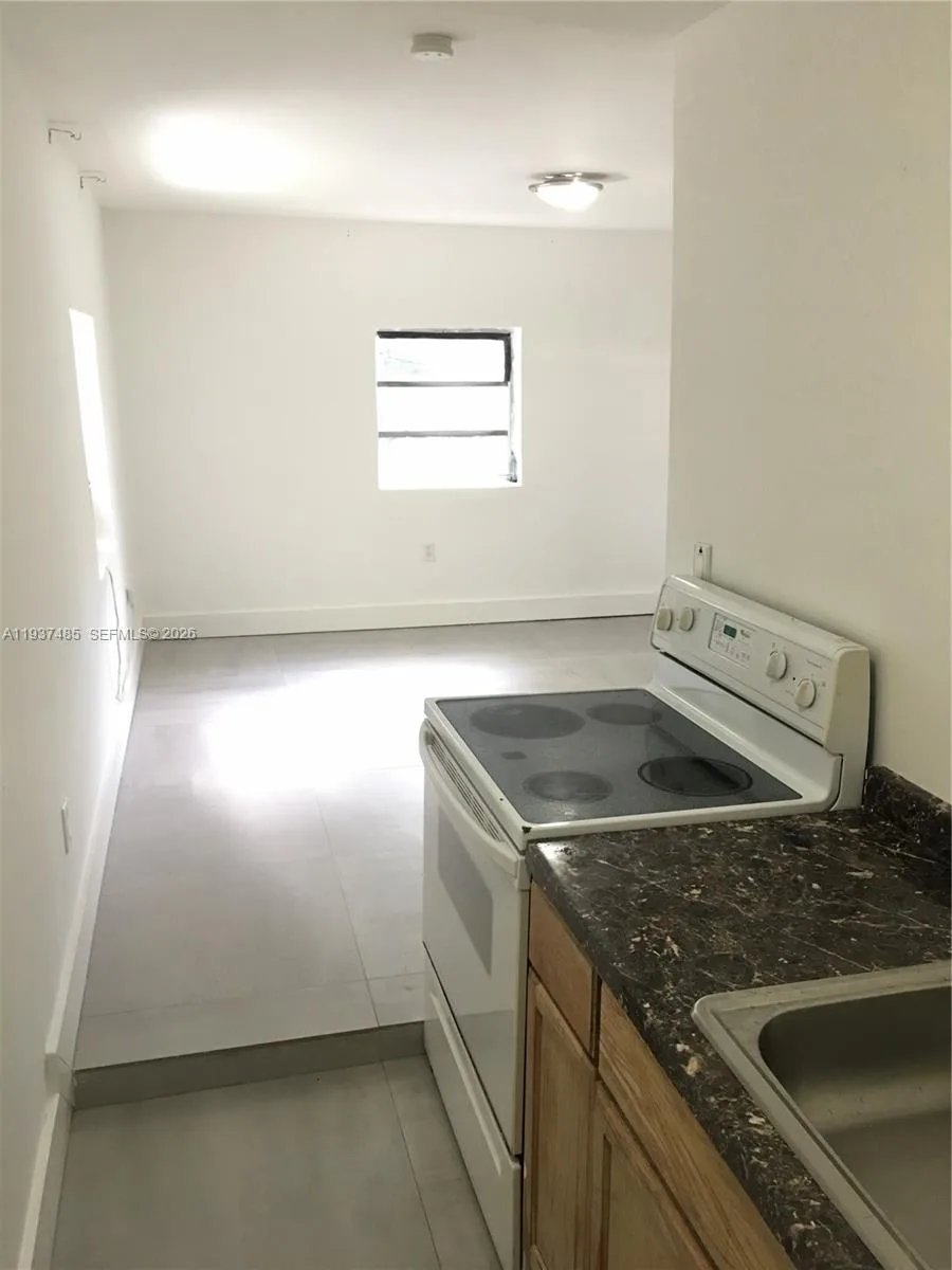 2612 NE 206th St, Miami, FL 33180 photo 2