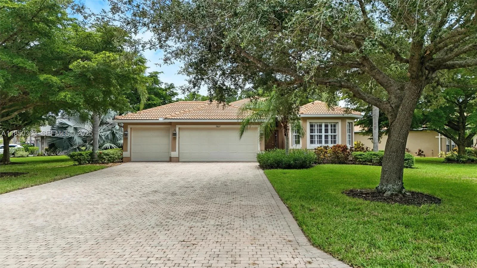 9827 Colonial Walk N, Estero, FL 33928