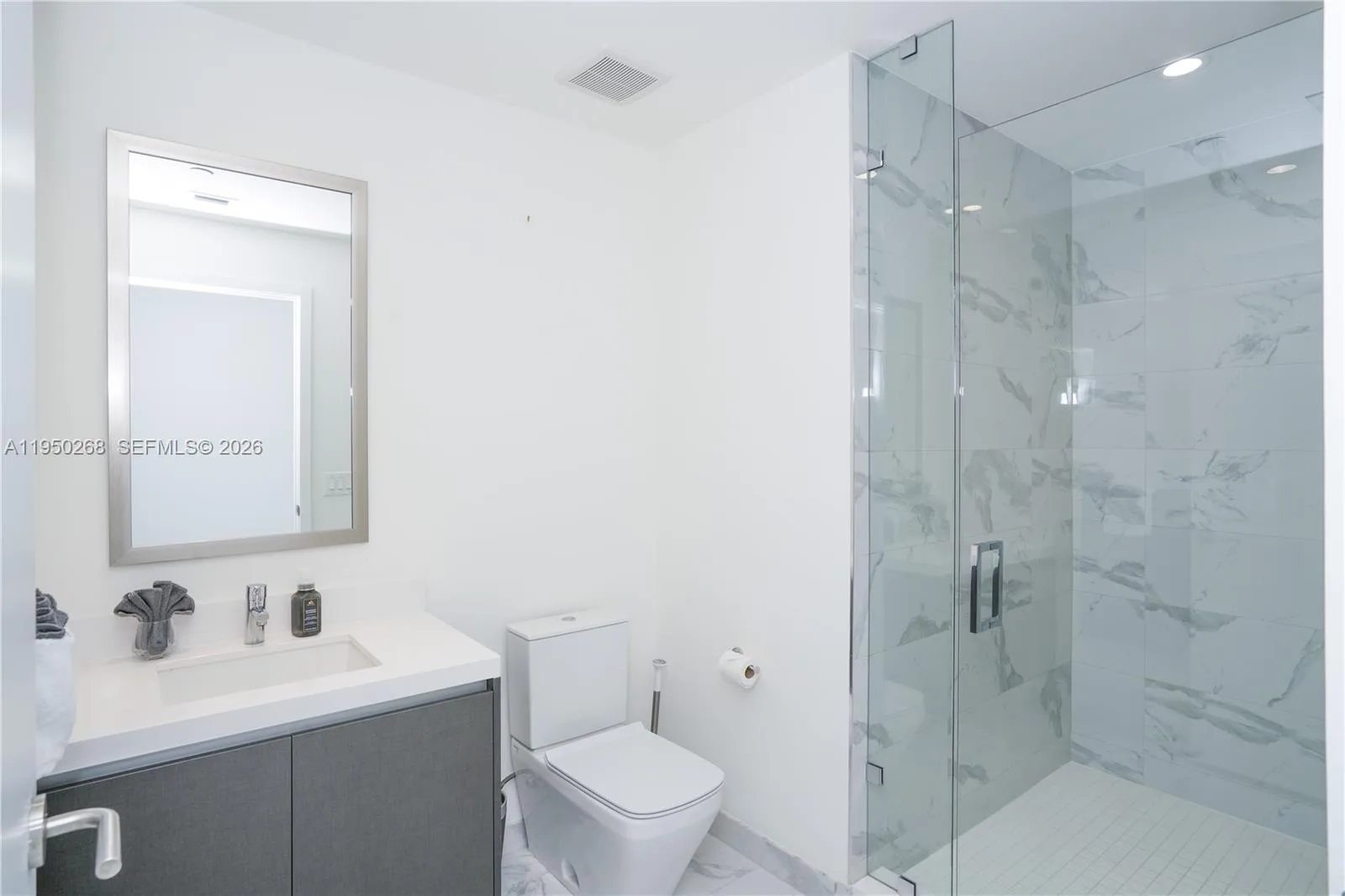 851 NE 1st Ave # 2101, Miami, FL 33132 photo 9