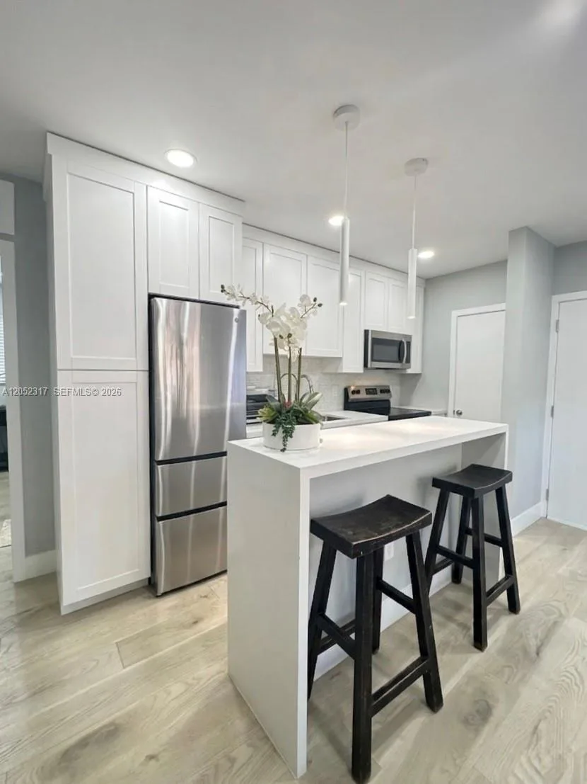6330 SW 79th St # 7, South Miami, FL 33143