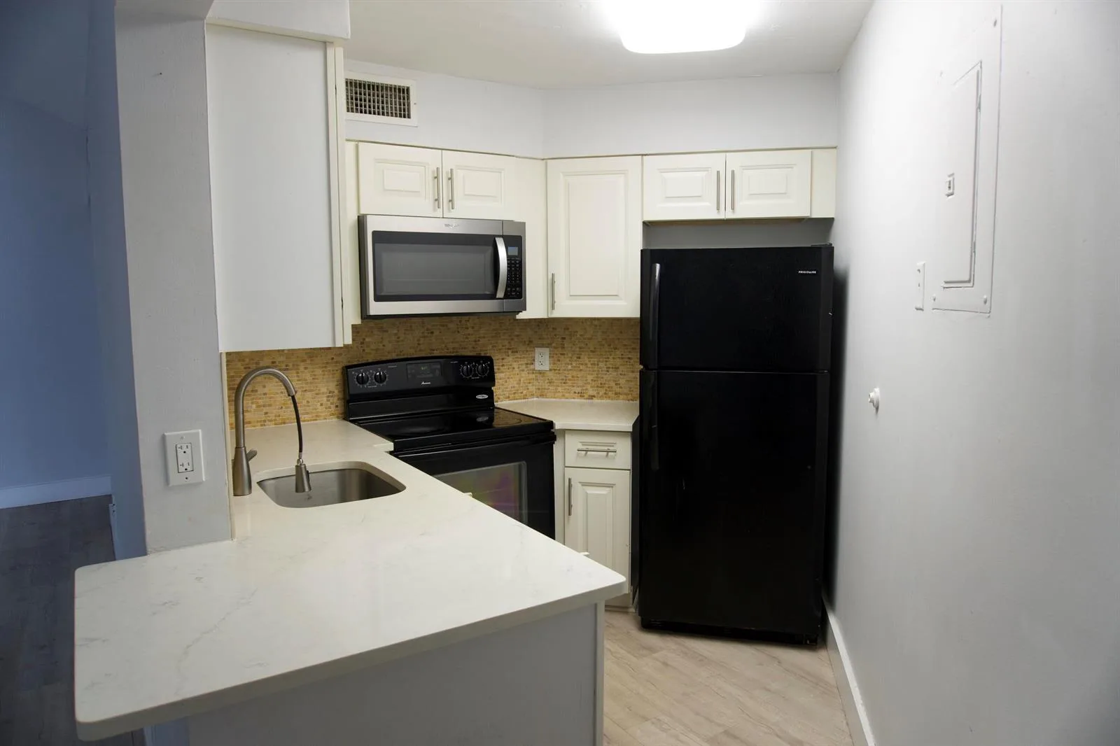213 Lake Pointe Drive # 211, Oakland Park, FL 33309 photo 5