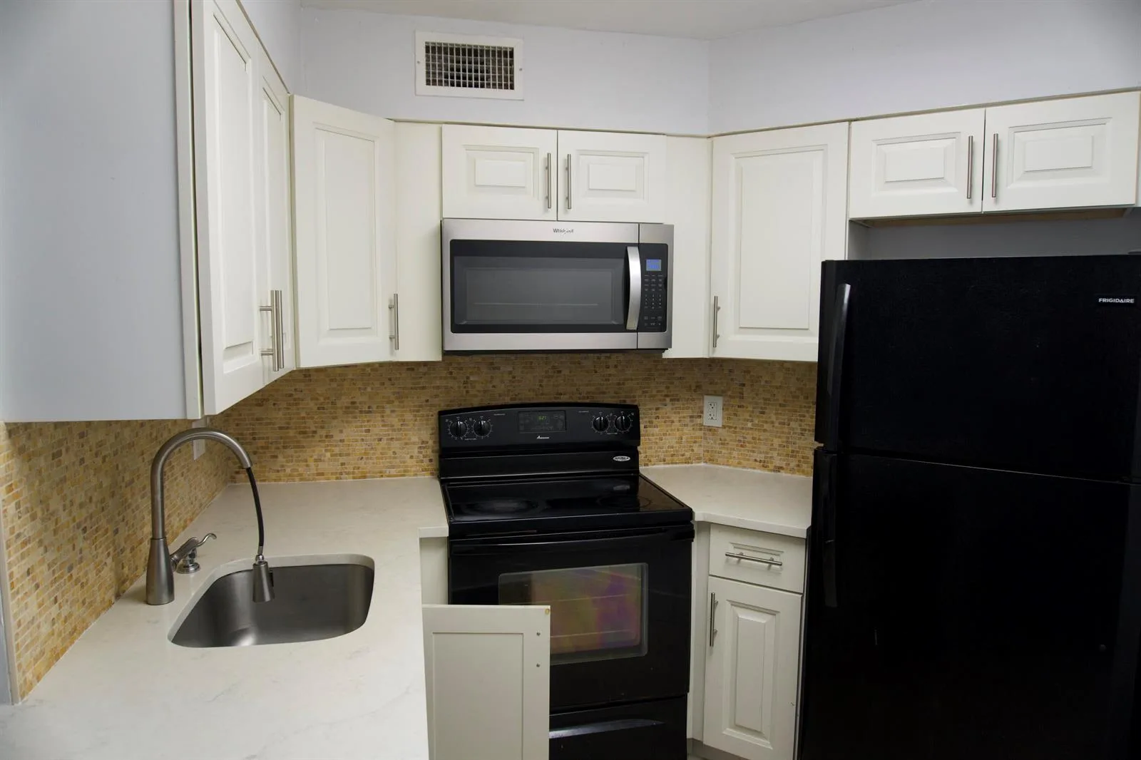 213 Lake Pointe Drive # 211, Oakland Park, FL 33309 photo 6