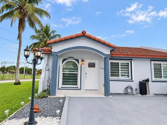 7548 NW 173rd Ter, Hialeah, FL 33015
