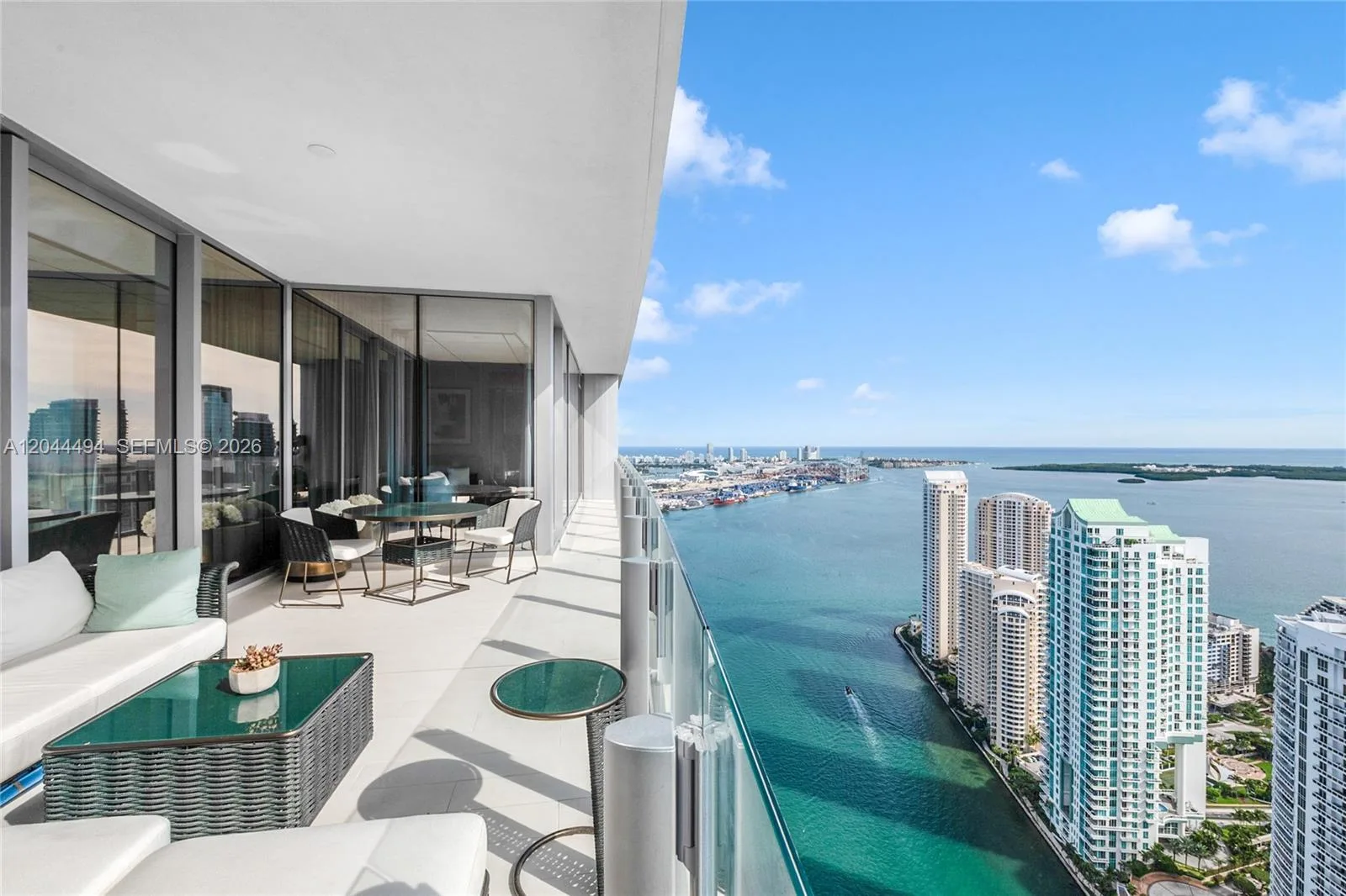 300 Biscayne Blvd Way # 5104, Miami, FL 33131 photo 2