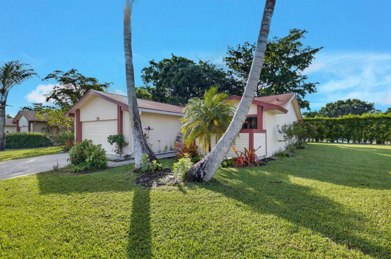 29 FAWLKLAND Circle, Boynton Beach, FL 33426